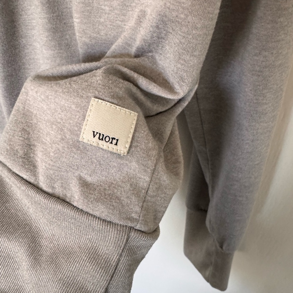 Vuori Daydream Crew Light Gray Women’s Long Sleeve Pullover Top - Picture 5 of 8
